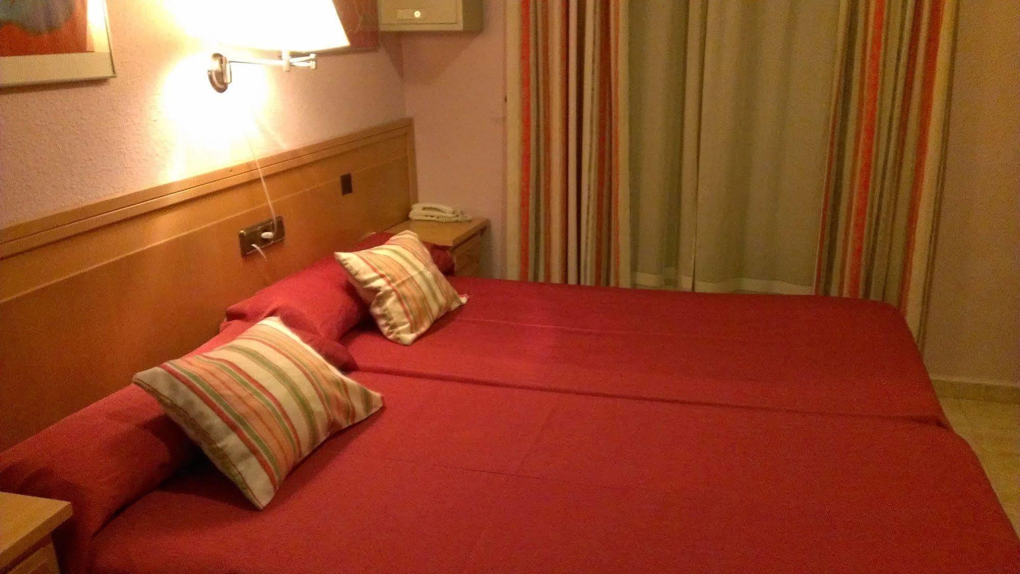 Hostal Cruz Sol Madrid Exterior foto